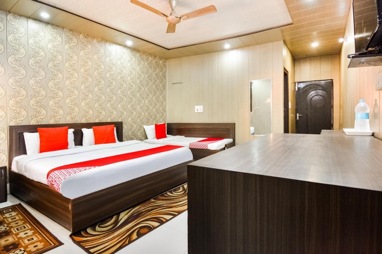 Oyo 46152 Hotel Neelam Karnāl Exterior foto