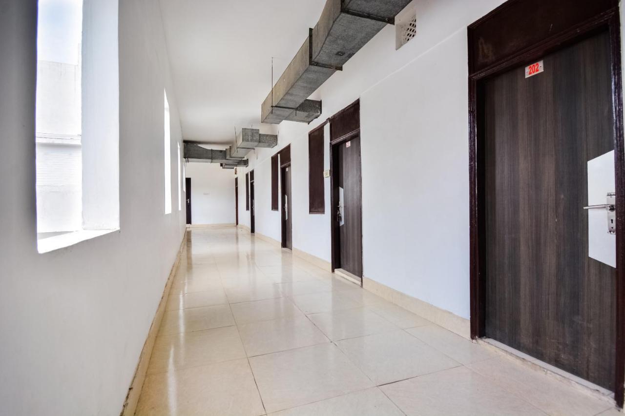 Oyo 46152 Hotel Neelam Karnāl Exterior foto